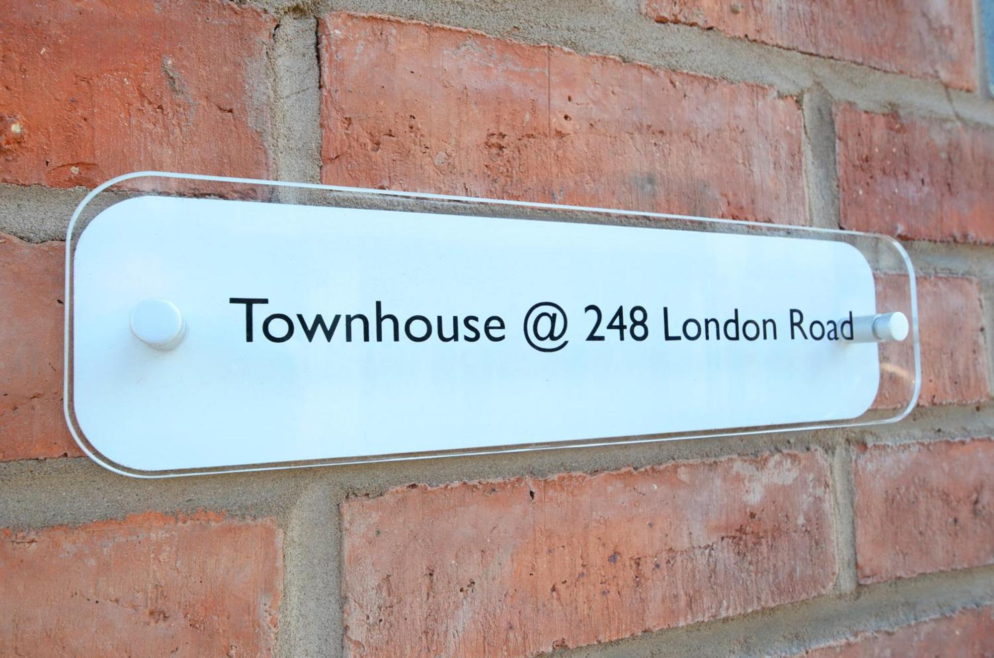 Townhouse Plus @ London Road Stoke ภายนอก รูปภาพ