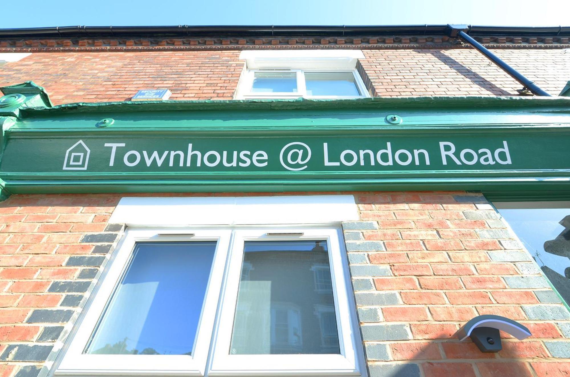 Townhouse Plus @ London Road Stoke ภายนอก รูปภาพ
