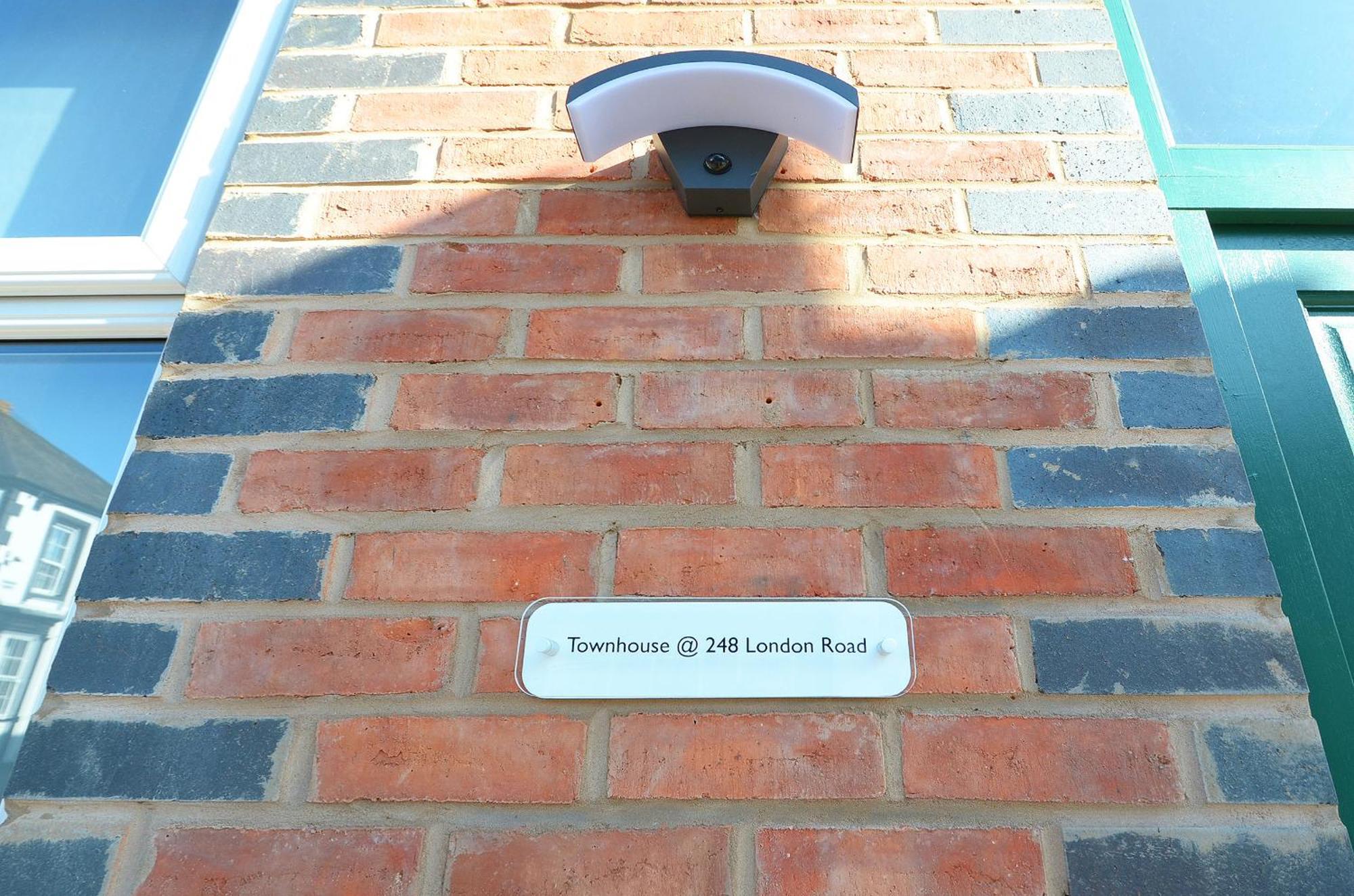 Townhouse Plus @ London Road Stoke ภายนอก รูปภาพ